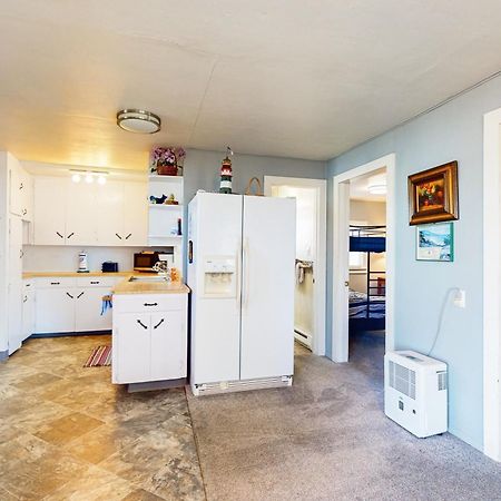 Gray Goose Beach Cottage Coos Bay Exterior photo