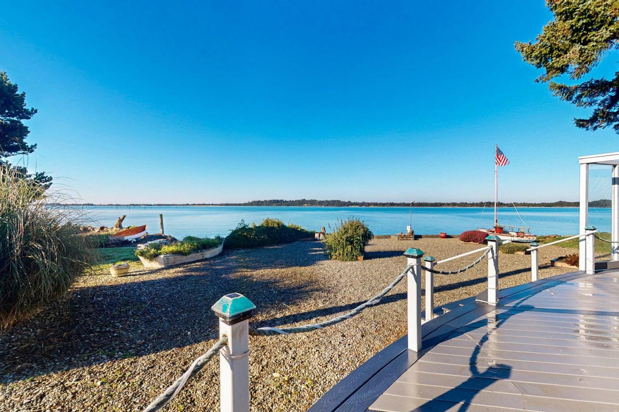 Gray Goose Beach Cottage Coos Bay Exterior photo