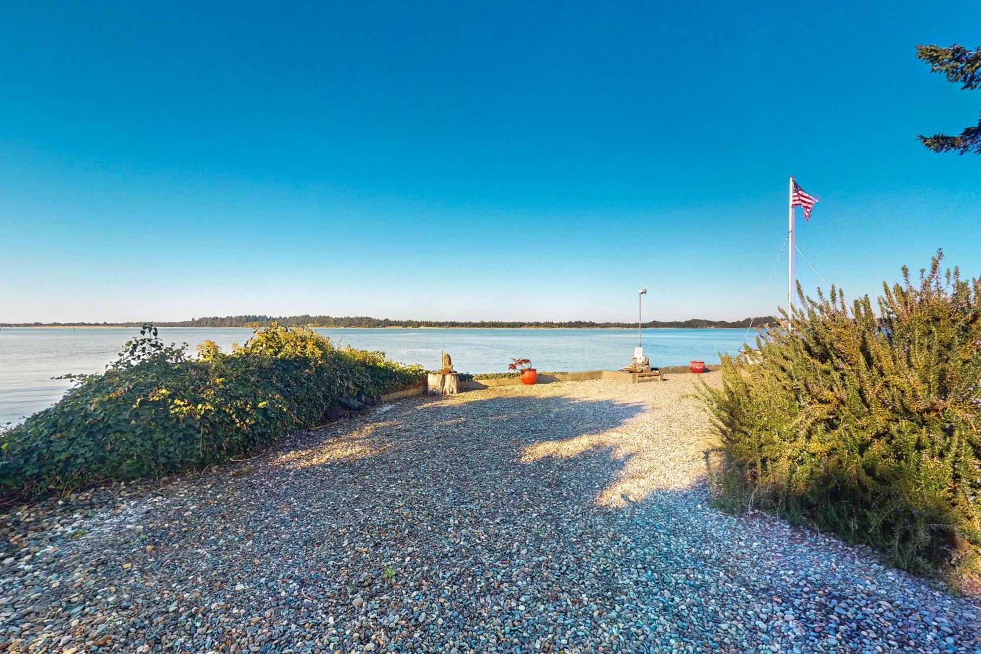 Gray Goose Beach Cottage Coos Bay Exterior photo