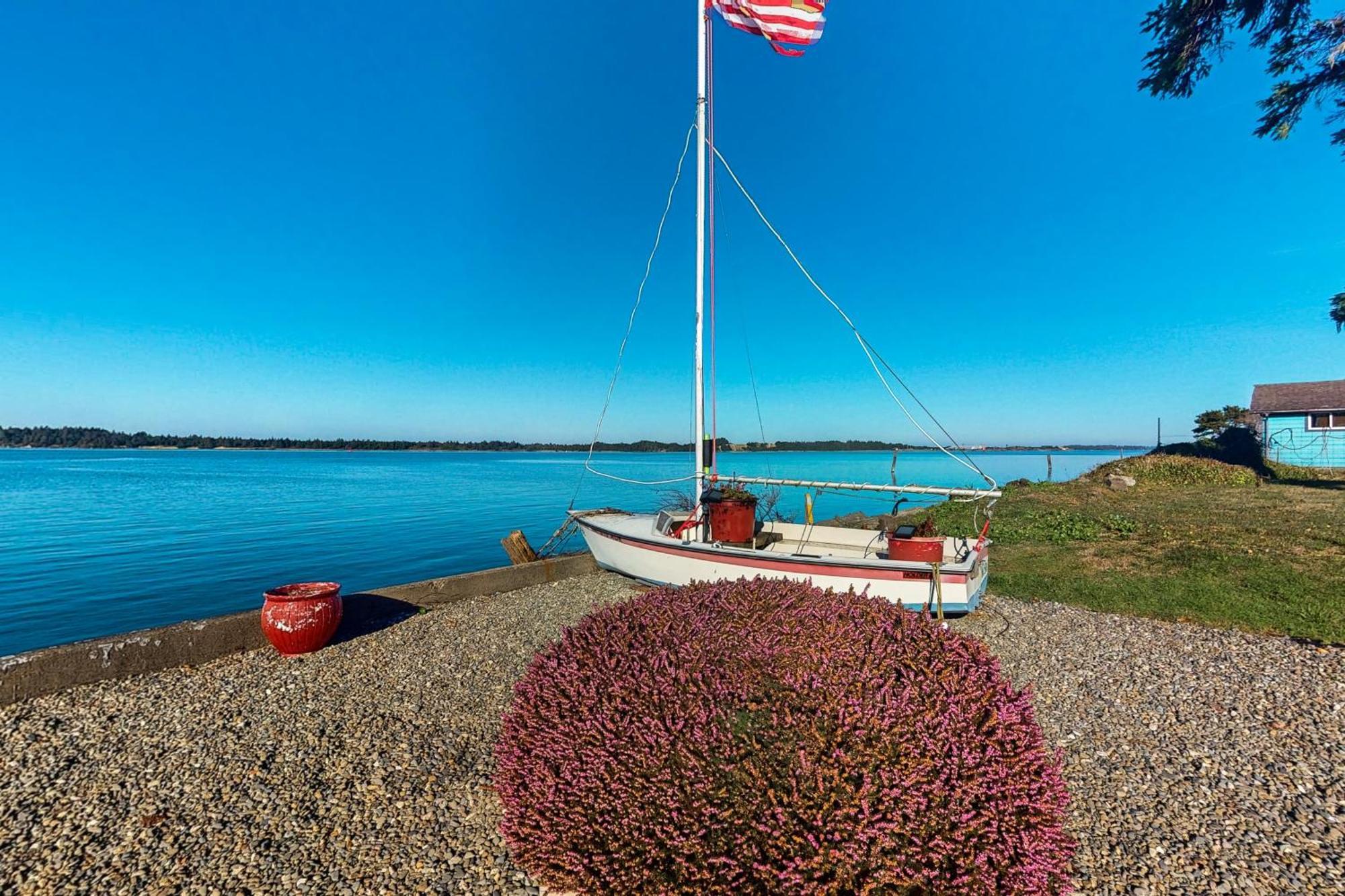 Gray Goose Beach Cottage Coos Bay Exterior photo